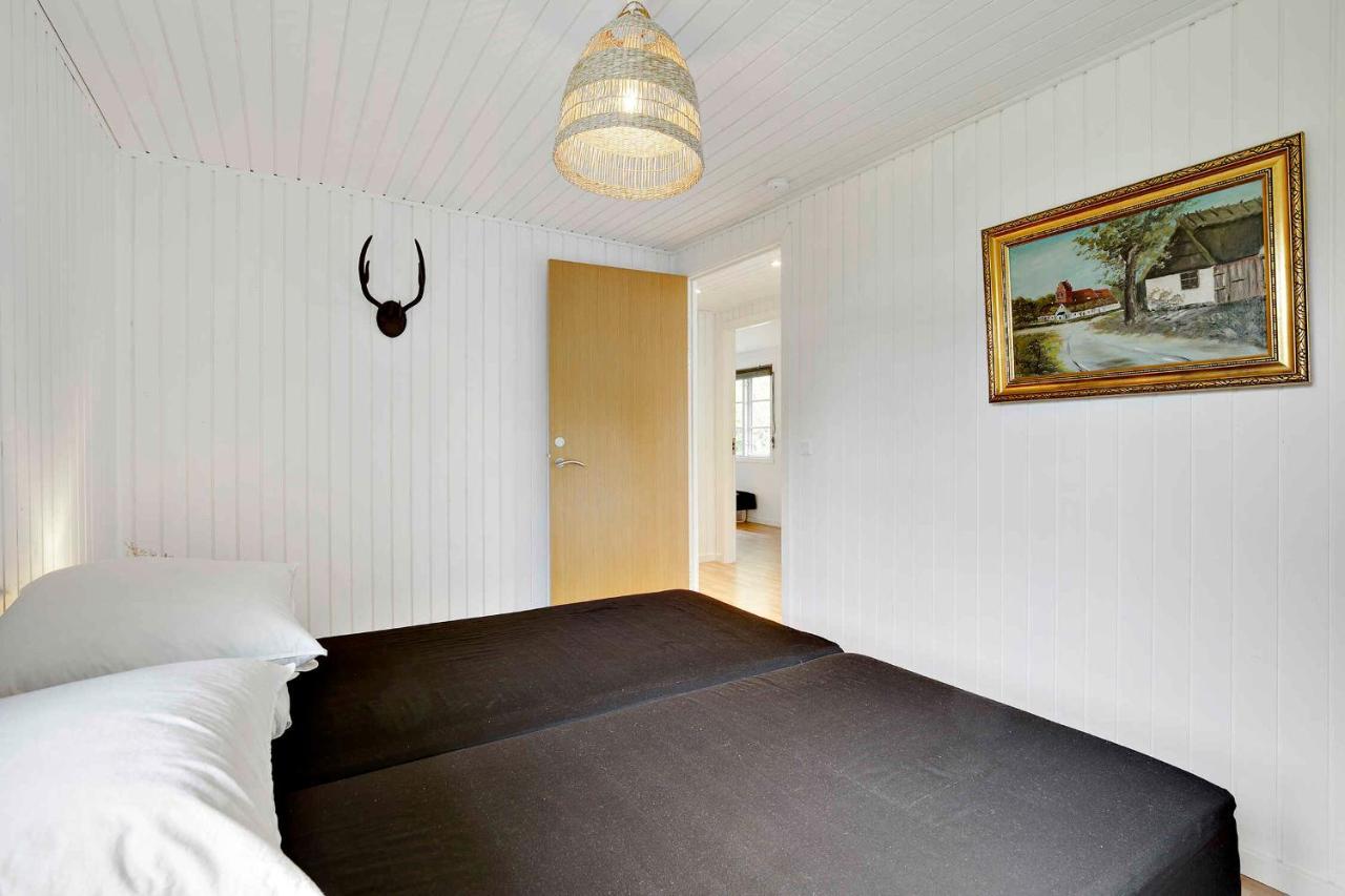 Nyistandsat Sommerhus Med Kaerlighed Og Sjael Kyndelose Екстериор снимка
